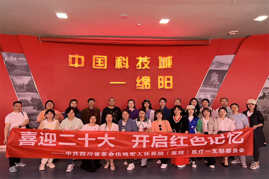 科技馆参观合影2.jpg